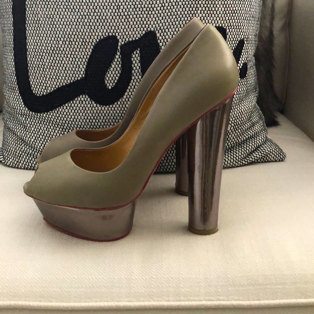 Lamb grey & Metallic heels